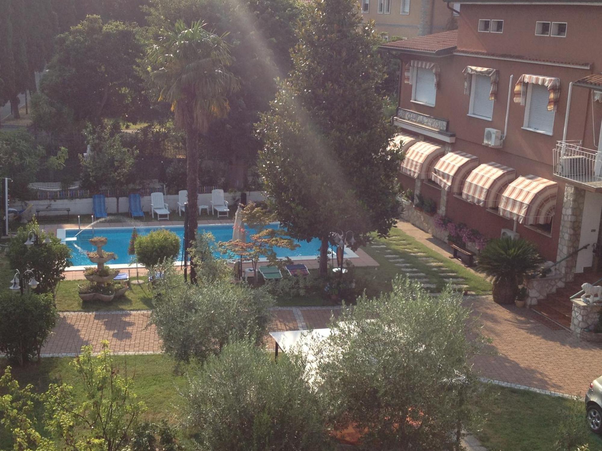 B&B Desenzano Дезенцано-дель-Гарда Экстерьер фото